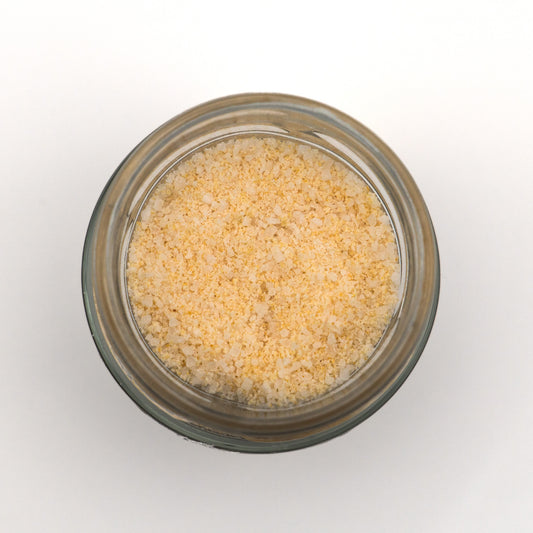 Offenes Glas Knoblauchsalz – feines Meersalz mit Knoblauchgranulat